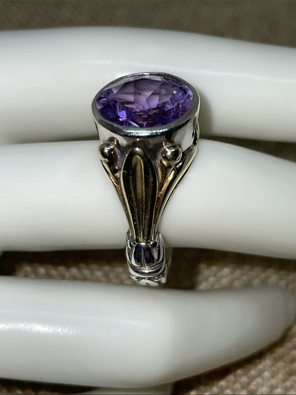 Vintage Lagos Caviar Arcadian Amethyst, Sterling Silver and 18k Gold Ring, 8 1/4 - Picture 3 of 10